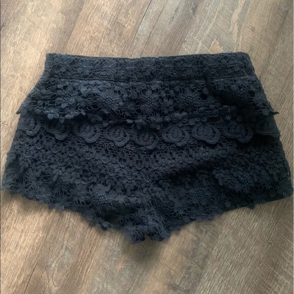 Zara embroidered shorts - Picture 3 of 3